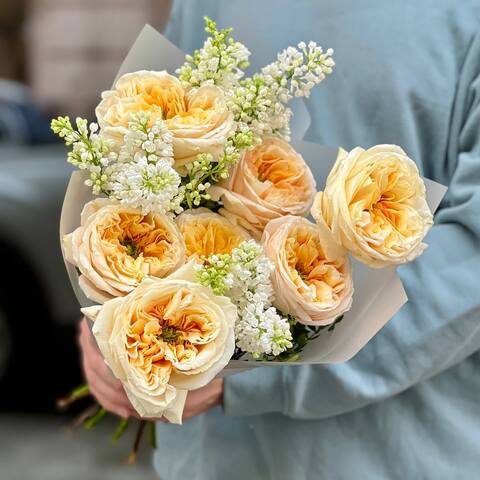 Ароматный букет из пионовидных роз и сирени «Мечтательная Оксанка», Цветы: Роза пионовидная, Сирень