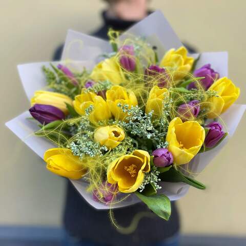 Bouquet «Strength», Flowers: Tulipa, Solidago, Stipa