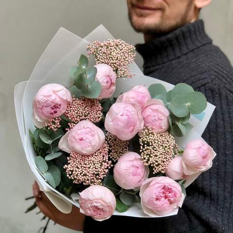 11 неймовірно ніжних півонієвидних троянд Peony Pink у букеті «Травневий аромат», Квіти: Троянда піоновидна Peony Pink - 11 шт., Озотамнус, Евкаліпт