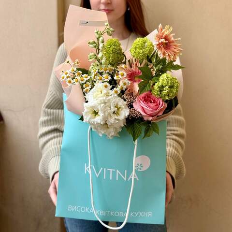 Photo of Charming bouquet with tanacetum «Sweet smile»