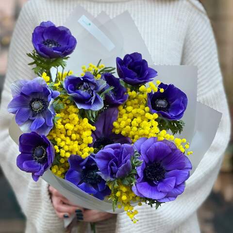 Fragrant bouquet of bright anemones and scented mimosa «Sunny sky», Flowers: Anemone, Mimosa
