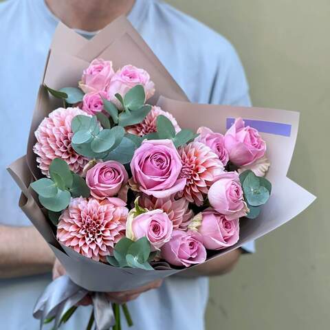 Букет «Розовый привет», Цветы: Роза, Георгина, Эвкалипт