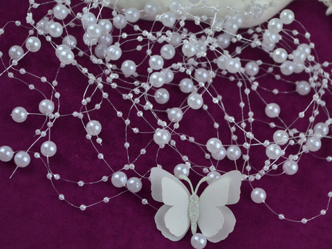 Намистини на волосіні білі