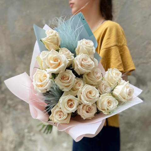 Bouquet of Ecuadorian roses «Pastel», The bouquet in the photo contains 21 roses