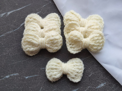 Бантик в'язаний молочний (ручної работи)