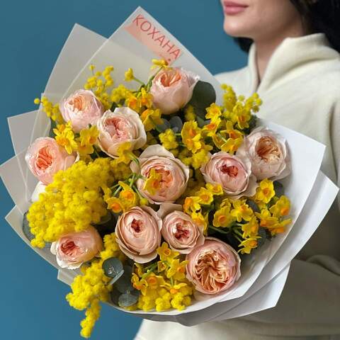 Букет «Ты весеннее солнце!», Цветы: Мимоза, Нарцисс, Роза пионовидная