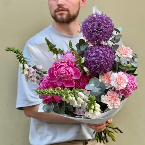 Bouquet «Enchanting bloom», Flowers: Allium, Paeonia, Dianthus, Eucalyptus, Digitalis