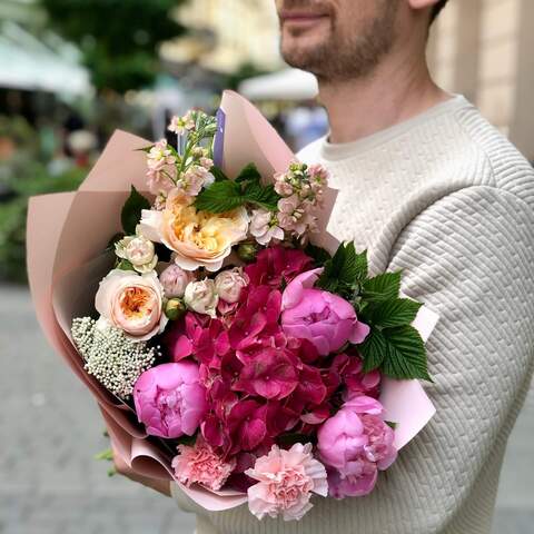 Juicy summer bouquet «Raspberry Note», Flowers: Hydrangea, Matthiola, Peony Spray Rose, Ozothamnus, Paeonia, Pion-shaped rose, Dianthus, Rubus Idaeus