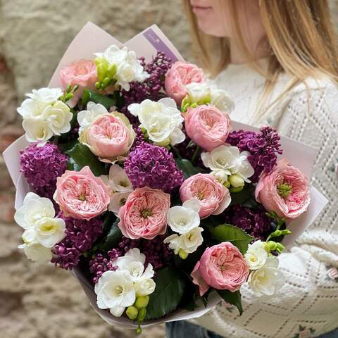 Букет «Нежность для Ириночки», Цветы: Роза пионовидная, Фрезия, Сирень