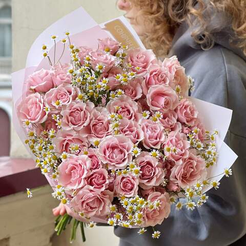 Bouquet «Lace of Love», Flowers: Bush Rose, Tanacetum