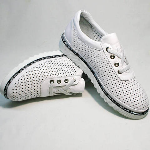 Летние спортивные туфли большого размера. Перфорированные туфли как кроссовки повседневные. Белые кроссовки сникерсы женские Evromoda-AllWhite.