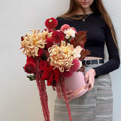 Коробка з квітами «Гранатовий бурштин», Квіти: Хризантема, Троянда, Жоржина, Амарант хвостатий