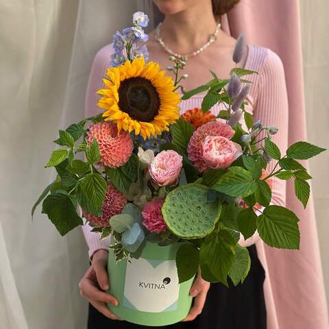 Box with flowers «Garden miracle», Flowers: Helianthus, Dahlia, Pion-shaped rose, Nelumbo, Delphinium, Lagurus, Rubus Idaeus, Dianthus, Freesia, Eucalyptus