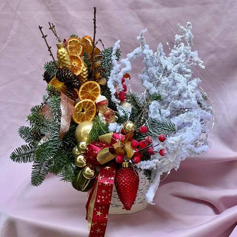 Colorful Christmas composition of nobilis and asparagus «A touch of Holiday», Flowers: Nobilis, Asparagus, Oranges, Limes, Decor