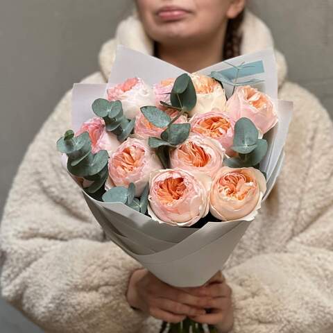 Photo of 11 David Austin peony roses of the Juliet variety in a bouquet «Ideal Compliment»