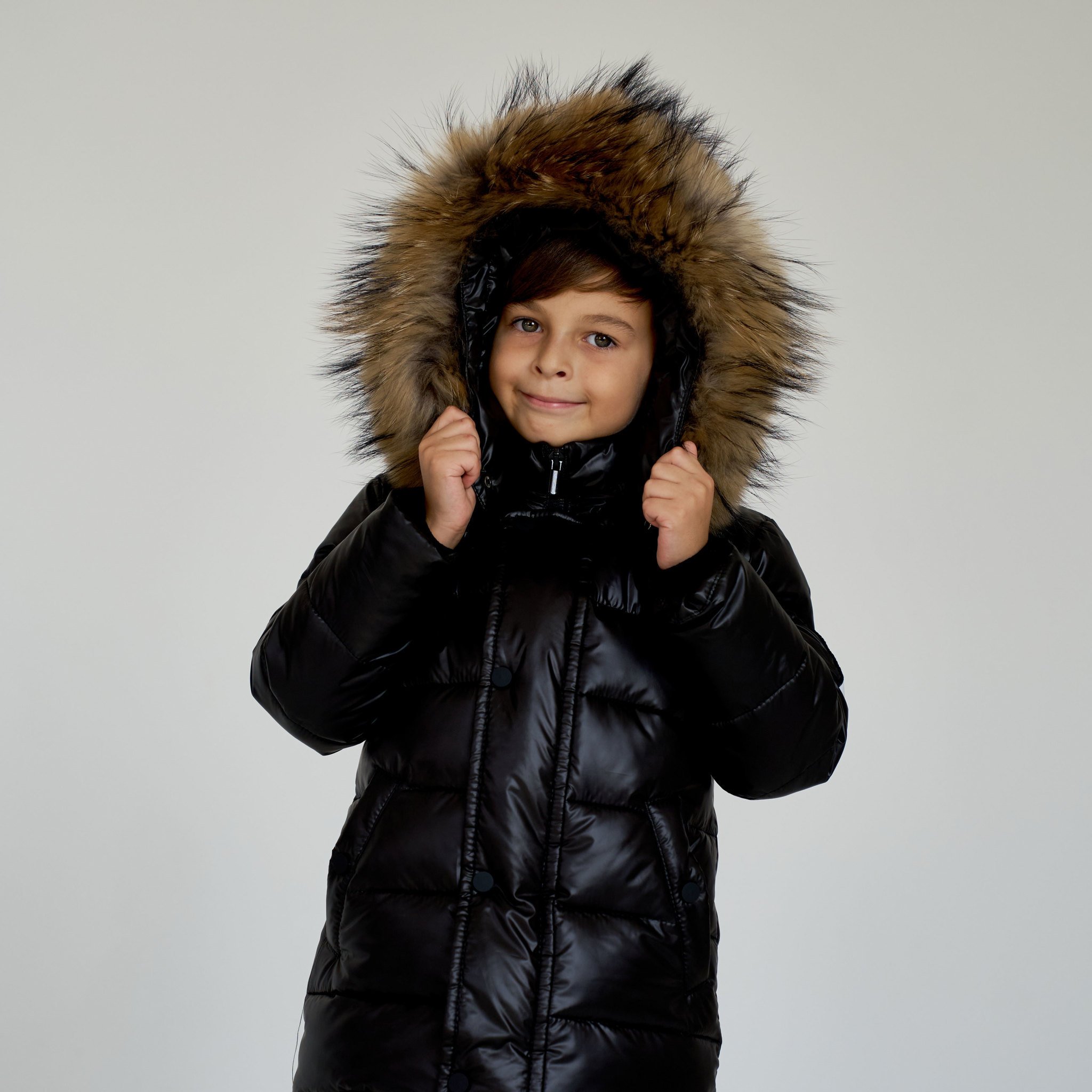 Дитячий зимовий костюм з натуральної опушенням в чорному кольорі для хлопчиків