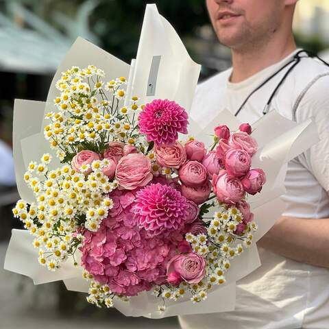 Airy bouquet with tanacetum «Olga's Smile», Flowers: Tanacetum, Hydrangea, Dahlia, Peony Spray Rose