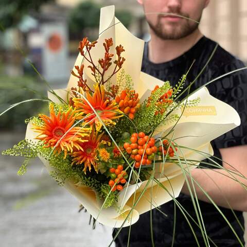 Bouquet «Sweet pepper», Flowers: Gerbera, Thlaspi, Anigosanthus, Bergras
