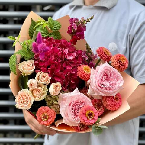 Bouquet «Unforgettable carnival», Flowers: Hydrangea, Pion-shaped rose, Zinnia, Rubus Idaeus, Antirinum, Dianthus, Bush Rose