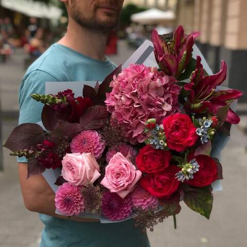 Bright raspberry bouquet «Your Inspiration», Flowers: Rubus Idaeus, Lilium, Hydrangea, Pion-shaped rose, Oxypetalum, Antirinum, Peony Spray Rose, Dahlia, Daucus