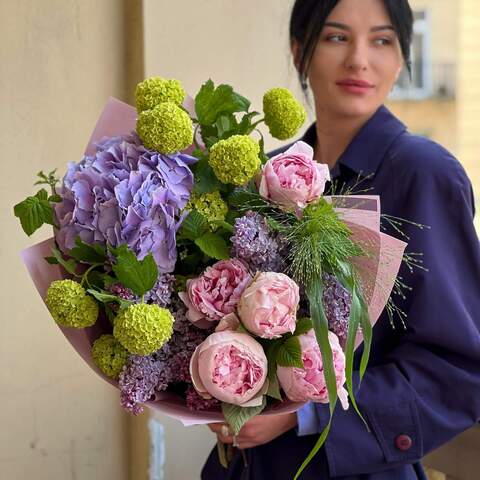 Bouquet «Sweet surprise», Flowers: Hydrangea, Paeonia, Viburnum, Syringa, Panicum