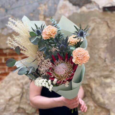 Bouquet «Joyful moment», Flowers: Protea King, Eryngium, Dianthus, Cortaderia, Eucalyptus, Ozothamnus