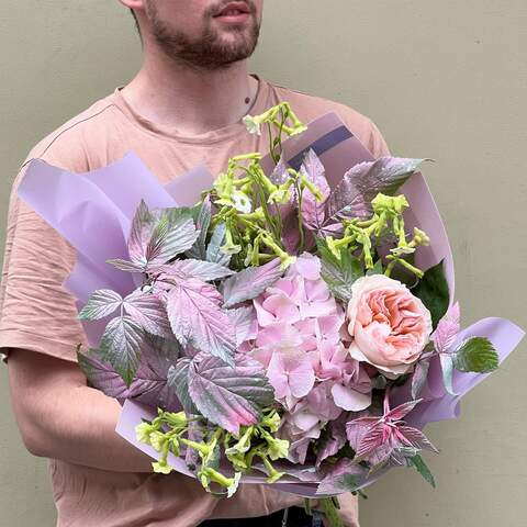 Bouquet «Exquisite compliment», Flowers: Pion-shaped rose, Hydrangea, Raspberry twigs