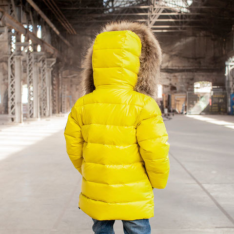 Дитяча зимова куртка з натуральної опушки неоново - жовтого кольору на дівчинку