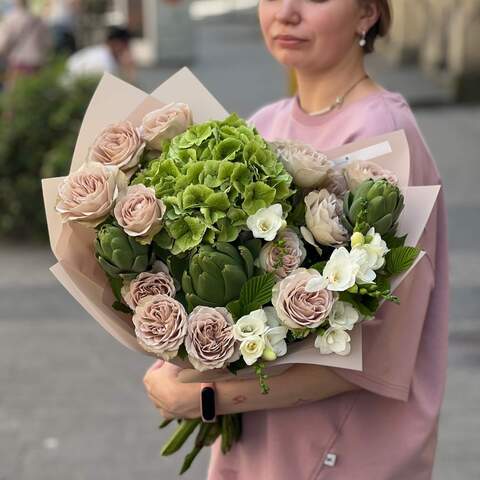 Pastel elegant bouquet with artichoke «Villa in Tuscany», Flowers: Artishok, Peony Spray Rose, Freesia, Rubus Idaeus