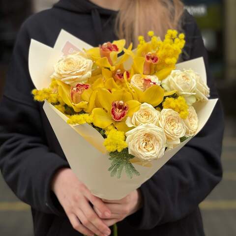 Photo of Fluffy bouquet in golden tones with cymbidiums and spray roses «Shining Orchid»