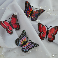 Метелики  для вирізання червоні в листах