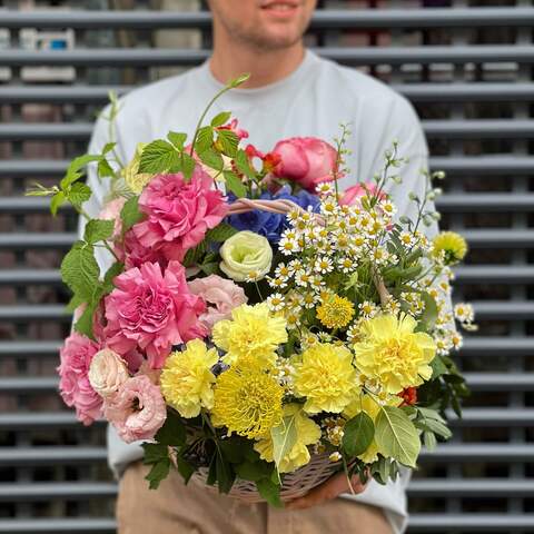 Flower basket «Blooming Soul», Flowers: Pion-shaped rose, Hydrangea, Tanacetum, Dianthus, Delphinium, Eustoma, Leucospermum