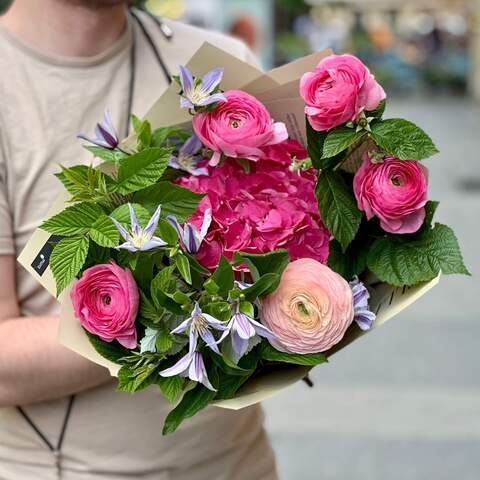 Photo of Summer bouquet with ranunculi and hydrangea «Strawberry happiness»