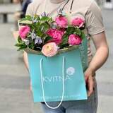 Photo of Summer bouquet with ranunculi and hydrangea «Strawberry happiness»