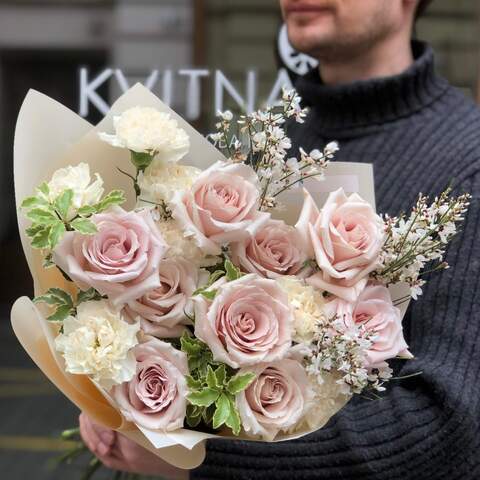 Sophisticated bouquet with Quicksand roses «Beige Harmony», Flowers: Genista, Rose, Dianthus, Pittosporum