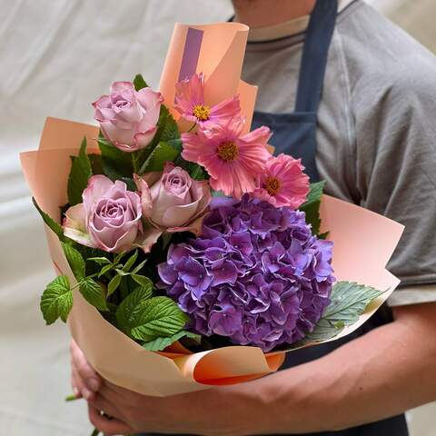 Bouquet «Aubergine surprise», Flowers: Hydrangea, Cosmos, Rose, Raspberry twigs