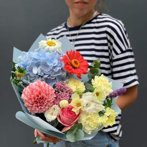 Bouquet «Flower compliment», Flowers: Achillea, Zinnia, Hydrangea, Dahlia, Dianthus, Eustoma, Rose, Eucalyptus