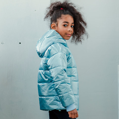Демисезонная детская куртка для девочки в голубом цвете