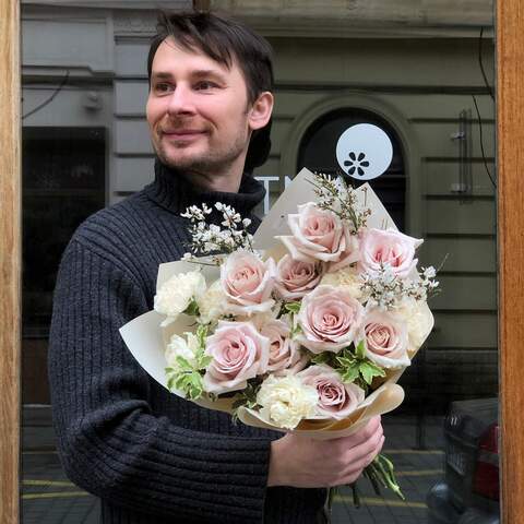 Photo of Sophisticated bouquet with Quicksand roses «Beige Harmony»