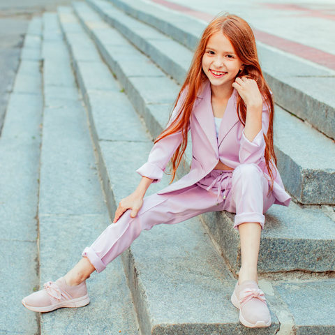 Дитячий, підлітковий літній брючний костюм в лавандовому кольорі для дівчинки