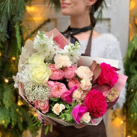 Bouquet «Fragrant beauty», Flowers: Pion-shaped rose, Ozothamnus, Matthiola, Magnolia, Dianthus