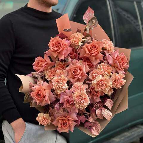 Bouquet «Chic pink», Flowers: Rose, Dianthus, Rubus Idaeus