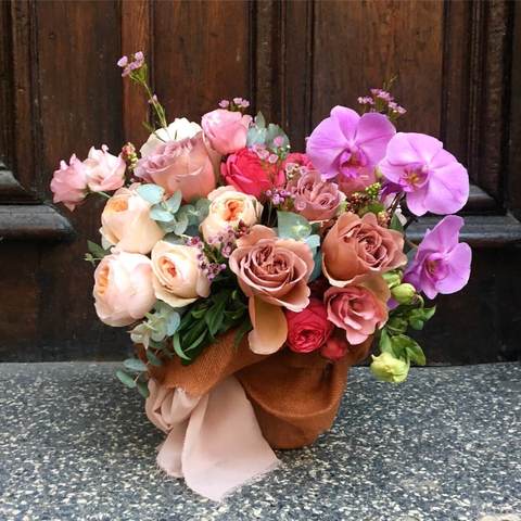 Композиция из садовых роз «Шикарность», Побалуйте поклонников элитных садовых роз. Подарите им восторг.