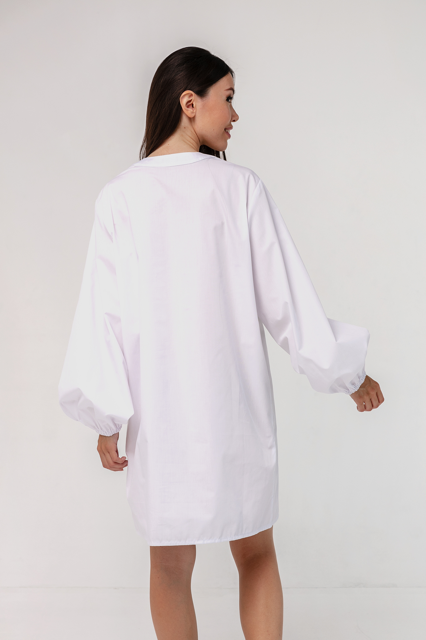 Сукня-сорочка бавовняна з об'ємними рукавами біла YOS