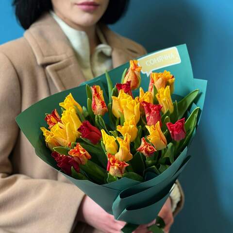 25 жовто-гарячих тюльпанів, Квіти: Тюльпан