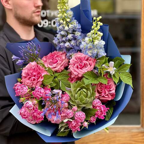 Photo of Bright bouquet with interesting roses «Lacy dream»