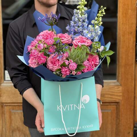 Photo of Bright bouquet with interesting roses «Lacy dream»