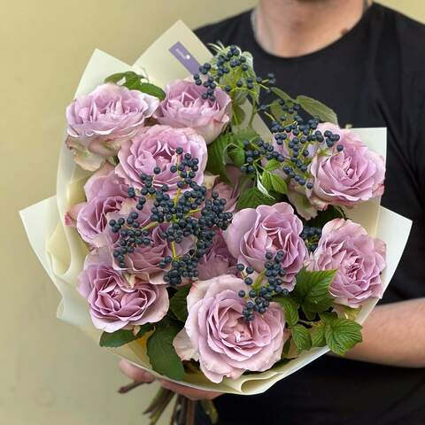 Bouquet «Lavender Rose», Flowers: Rose, Rubus Idaeus, Viburnum (berries)