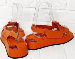 Квадратные босоножки женские кожаные. Оранжевые босоножки на низкой платформе GUERO Orange.