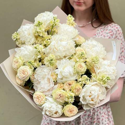 Bouquet «Lace hugs», Flowers: Paeonia, Matthiola, Bush Rose